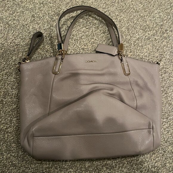 Coach Madison Small Kelsey Satchel in light grey pebbled leather. - Picture 4 of 4